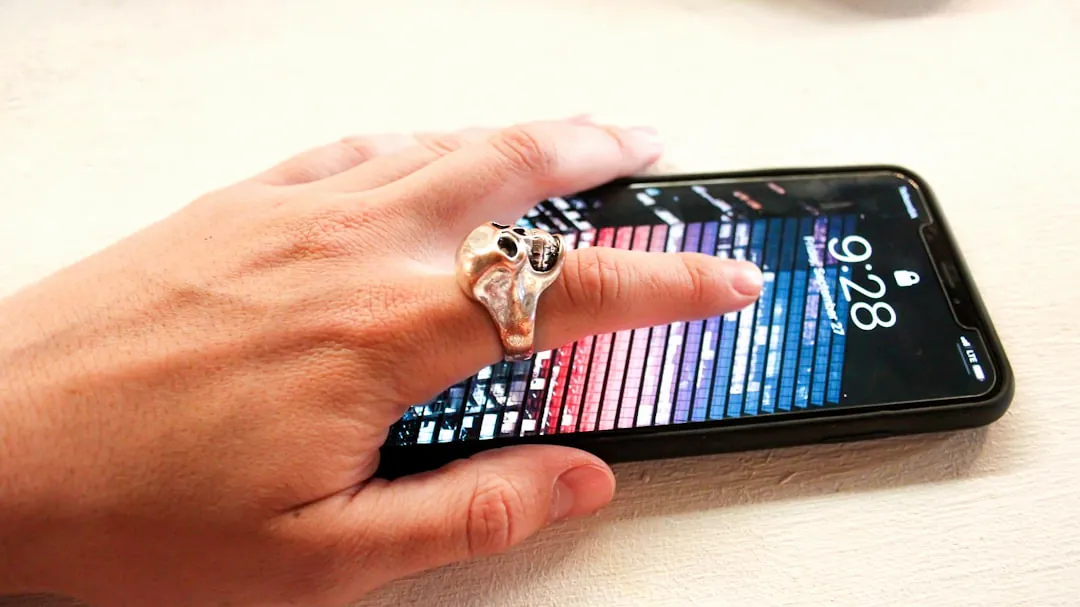 Motorola Razr Fold: How Dual-Display Technology Reshapes Foldable Smartphone Innovation